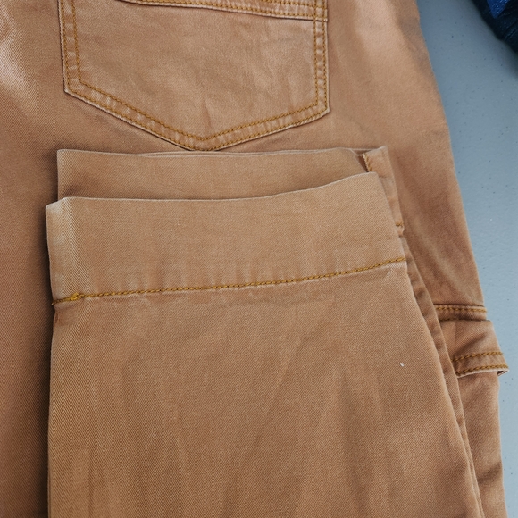 NWT CAbi Paper Bag Pants, sz 10 - Picture 6 of 10